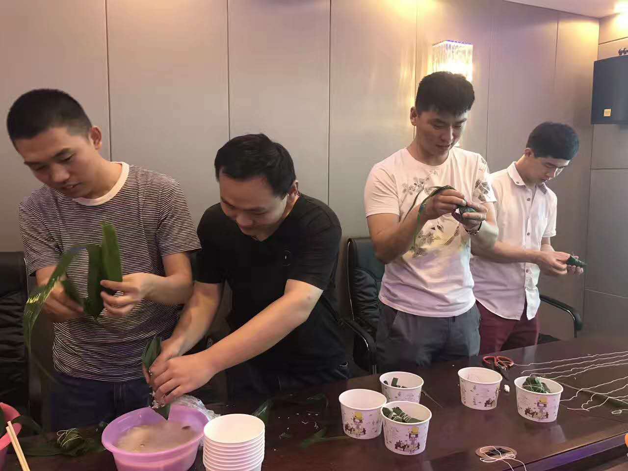 云飞科技举办包粽子大赛迎接端午佳节