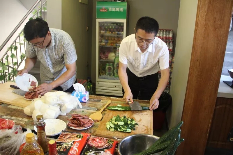 洗菜做饭